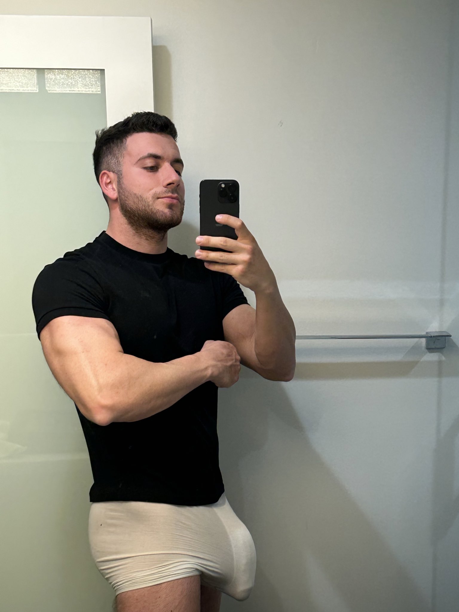 Shreds it is on X: Looking for a bttm that can handle me👀 #fitness  t.co9M2UJpYHAC  X