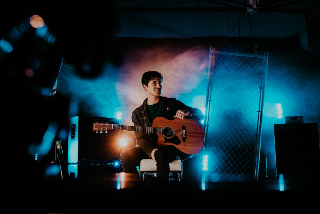 Red13Creative's tweet photo. Remember, local artists become national artists! 

.
.
.
.
.
#musiccvideos #musicvideodirector #musicvideoeditor #musicbusiness #musicpromo #musicbranding #filmdirector #videoagency #artistdevelopment #artistbranding https://t.co/zXy0FA33fv