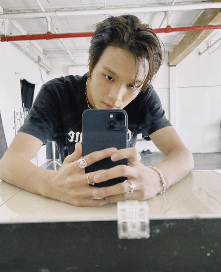 haechanunpad's tweet photo. SEBARKAN KE PERSEKUTUANMU HAECHAN UDAH BALIK MAU MENGGEBRAK DUNIA LAGI https://t.co/NYOcSofbC2