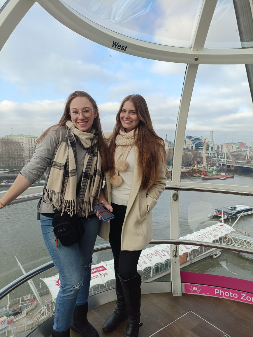 heypepperssa's tweet photo. 2023 começou com tudo para esses peppers maravilhosos!🌶️✈️

Confere aí alguns registros do nosso intercâmbio para RAMSGATE e LONDRES! 🇬🇧

#HeyPeppersSA #HeyPeppers #Travel #Intercambio #Interchange #UK https://t.co/eWGhiKaSIj