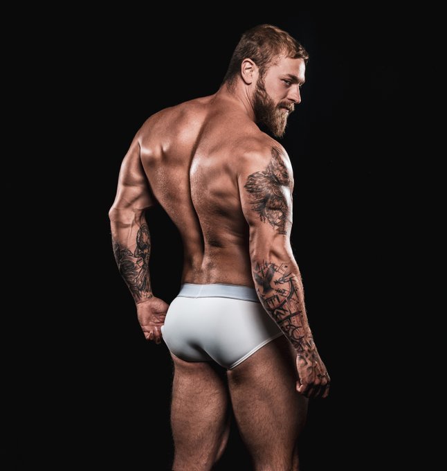 2 pic. Mythical Proportions - @AtlasEater by @PaulJamnicky 
https://t.co/GiK6humjrU ? https://t.co/c