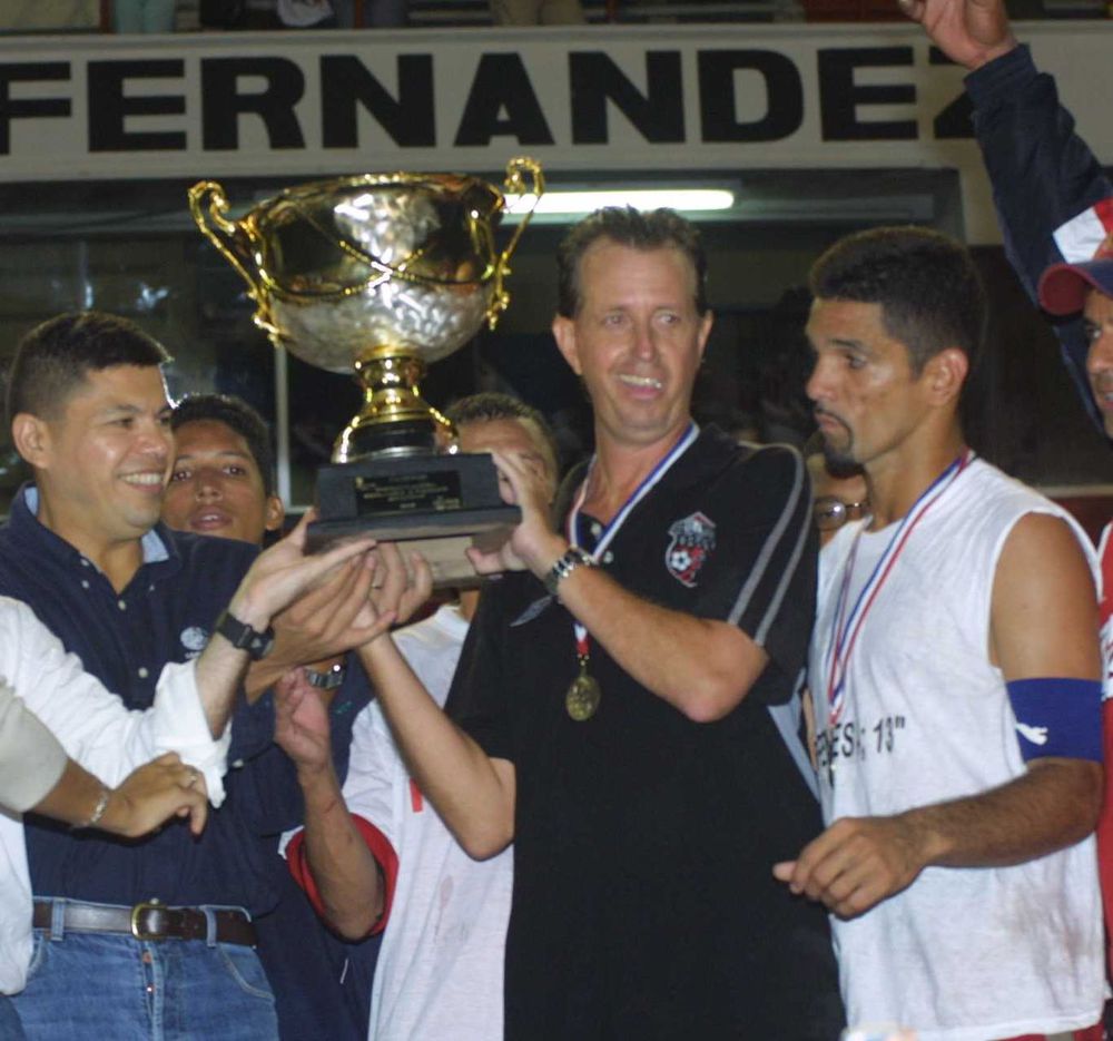 kill_rules's tweet photo. 👉 Hoy cumple Sir Gary Stempel, el mejor DT en la historia del Poderoso 💪 de La Chorrera.
7 títulos 🏆🥇 #ANAPROF / #LPF
Clau. 05, 07
Apert. 06, 08, 14
Super final 2006
Copa Satelital 2015
#VamosSanFra 🔴
#MonjeSoy 🔴 https://t.co/hACdHg3byi