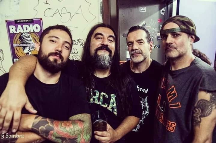 Manthrass's tweet image. Con @MANTHRASS, tuvimos la fortuna de compartir escenario con grandes referentes del Stoner Doom, y Sergio Chotsourián (Los Natas), fue el primero que nos invitó a ser parte del mítico ciclo Motoclub Bar en el año 2011 con ARARAT y luego con SOLDATI.
Ph: @SANTISOMBRA