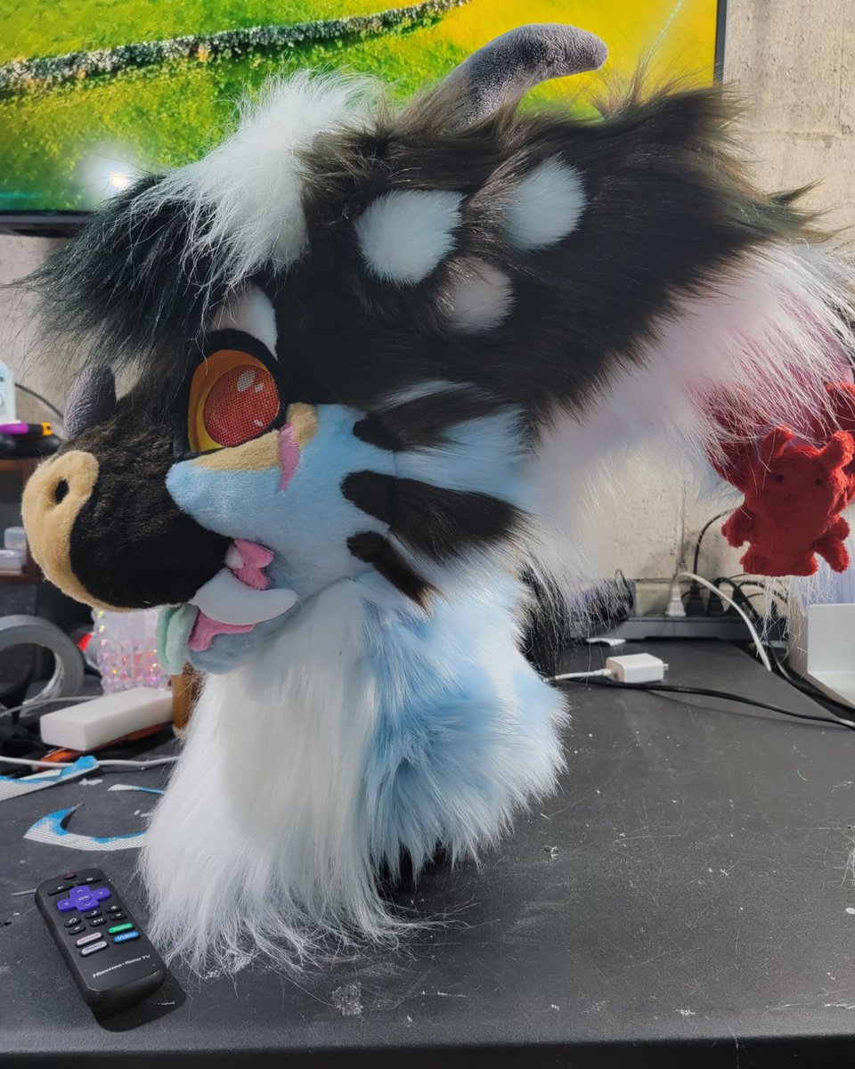 aspexofsalt's tweet photo. Muzzle shape? The expression? Eyes? The big ears? Help ☹️
I always have bleps and a cheeky smile?
#furry #fursuit #fursuitmaker #lloteer #dutchAD https://t.co/83aRn0OvDs