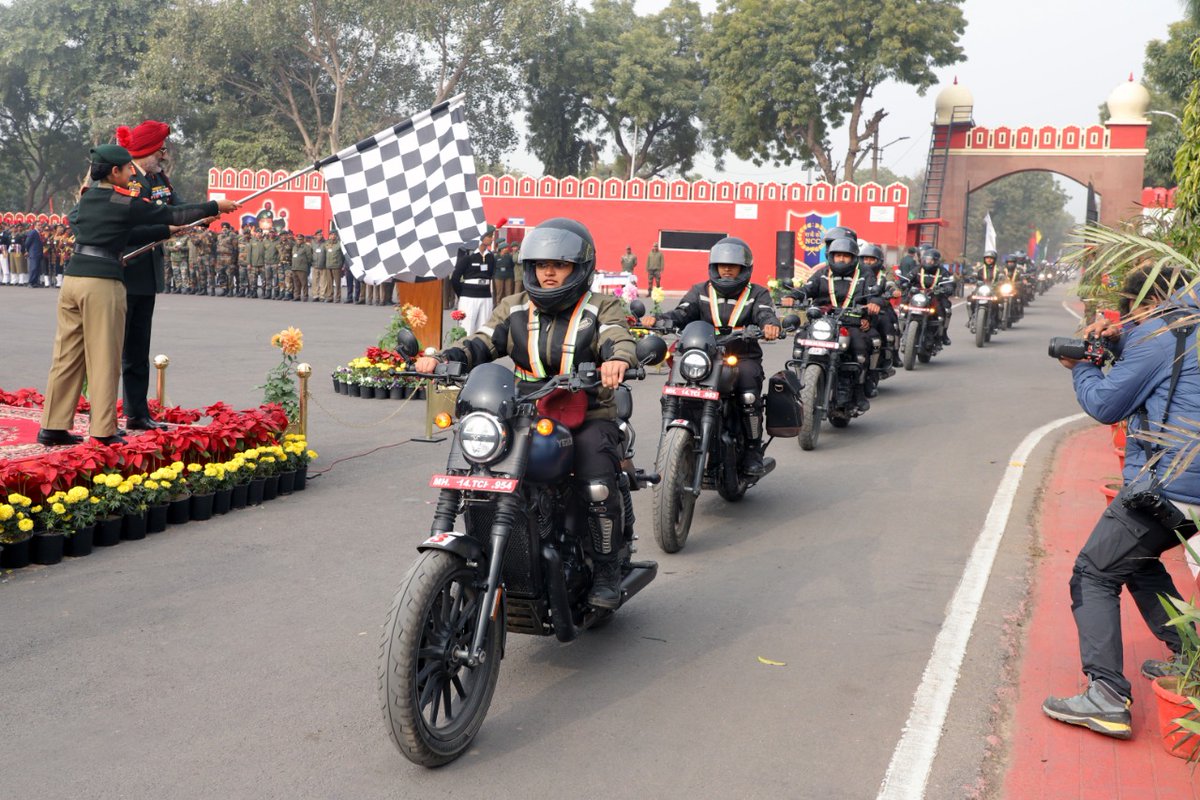 NCC_Dte_Gujarat's tweet photo. #AtmanirbharBharat ka #SaltseSoftware ka Safar #NCCJawamotorcycleRally 1300 km
completed successfully by cadets of @NCC_Dte_Gujarat
Flag in at Delhi
by Lt Gen Gurbirpal Singh,DG,NCC today.
@HQ_DG_NCC 
@PMOIndia
@GovernorofGuj
@CMOGuj
@jawamotorcycles
@yezdiforever
@DefencePRO_Guj https://t.co/ACil1X4eDu