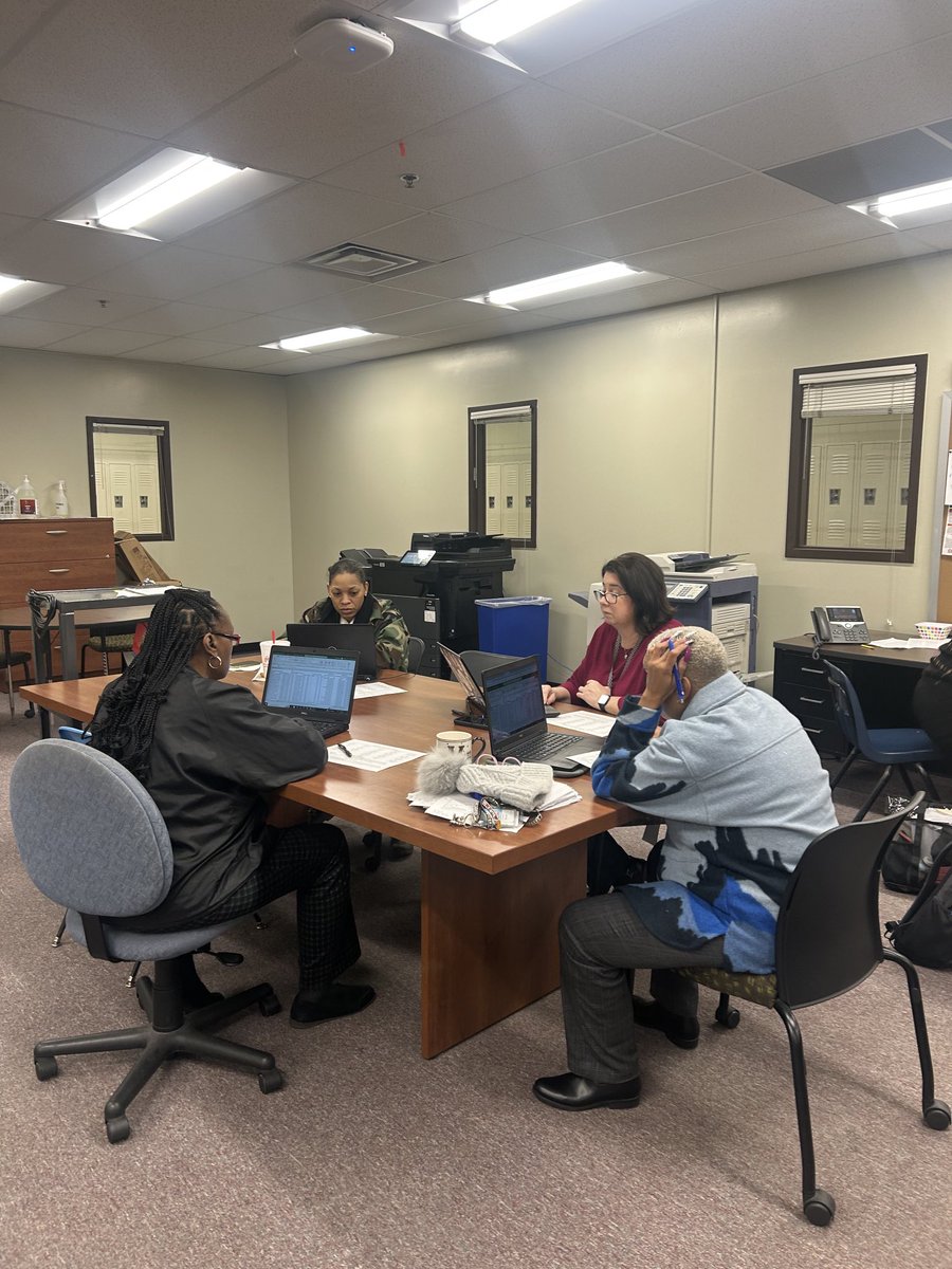 K_Wattley's tweet photo. Vertical collaboration- Tapp and McEachern teachers discussing curriculum to ensure rising 9th graders are set to start high school in the Fall on the right track! ⁦⁦@McEachernHigh⁩ ⁦@Sherrichill⁩ ⁦⁦@tapn2Tapp⁩ #HighLevelsOfLearningForAll #OneTeamOneGoal https://t.co/MhWRFLKakw