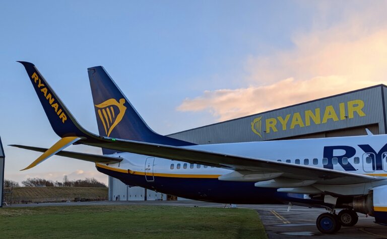 AirlineSupplier's tweet image. Ryanair Cuts Carbon Emissions by 165,000 Tonnes with Winglet Retrofit airline-suppliers.com/ryanair-cuts-c… @Ryanair #Ryanair @RyanairPress #Winglets #Airlines #Aviation