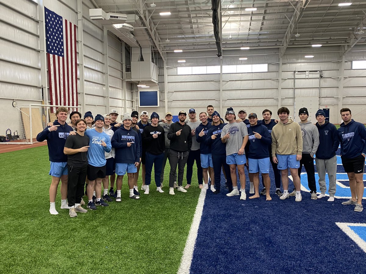 Northwood_BSB's tweet photo. Incredible morning spent with @SFGiants Human Performance &amp; Breathing coach @HarveyjMartin learning how to control our environments and how to create space for things that are important to our success. We appreciate you and best of luck this @MLB season! https://t.co/oOMZZ8jtEy