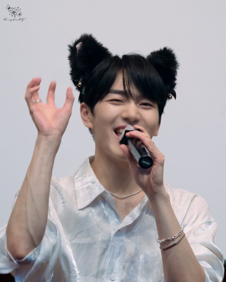 mon_kinggu's tweet photo. Happy birthday for the brightest star in the whole wide universe 💜 I love you more than words can say, our precious Hyunggu💜

#SparklingKnightKino
#유니왕자_강키노_타신일
#펜타곤 #KINO #키노 
@CUBE_PTG https://t.co/E9kIiudBYB