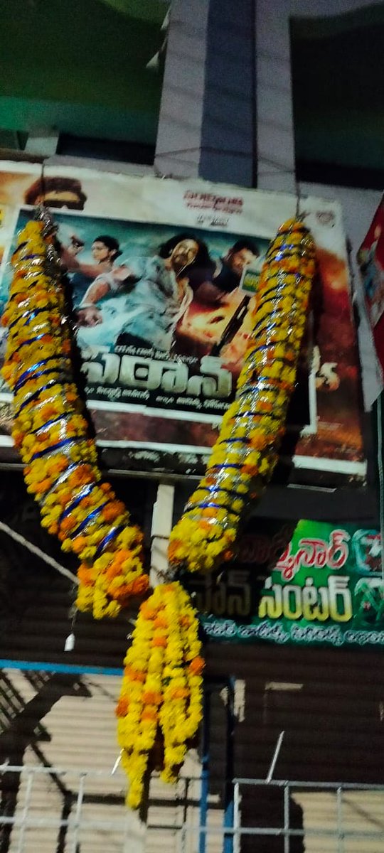 SRKCHENNAIFC's tweet photo. Our @SRKNandyalCFC member celebrated #Pathaan outside theatre😍😍😍. 

#PathaanWithSRKCFC #PathaanInCinemasNow 
@iamsrk @yrf @deepikapadukone 

#Pathaan100crWorldwide https://t.co/mCaNE6MBHF
