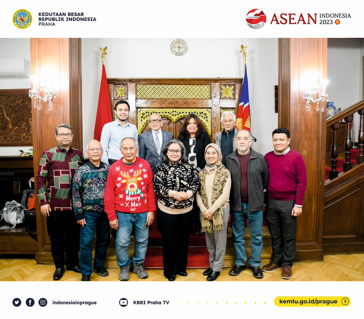 IndonesiaInPrag's tweet image. Silaturahmi Duta Besar RI Praha dengan perwakilan mantan Mahasiswa Ikatan Dinas (MAHID) Ceko di Wisma Duta (25/1).
#IniDiplomasi #DemiNKRI #NegaraHadir