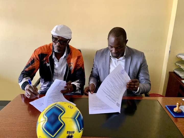 Eric Nshimiyimana yasinye amasezerano y'umwaka n'igice nk'umutoza wa Bugesera FC.