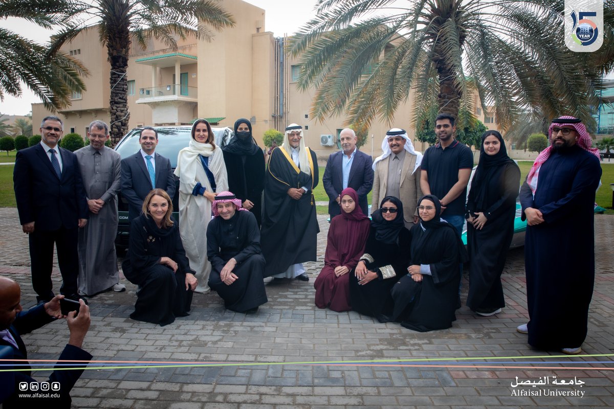 Alfaisaluniv's tweet photo. صاحب السمو الملكي الأمير تركي الفيصل بن عبد العزيز آل سعود رئيس مجلس إدارة مركز الملك فيصل للدراسات والبحوث الإسلامية ونائب رئيس مجلس أمناء #جامعة_الفيصل يشاهد نماذج  سيارات كهربائية اقتصادية من شركة Canoo ويناقش مع طلبة كلية الهندسة مشروع السيارات الكهربائية الذي يعملون عليه. https://t.co/0nnVo5c5UA