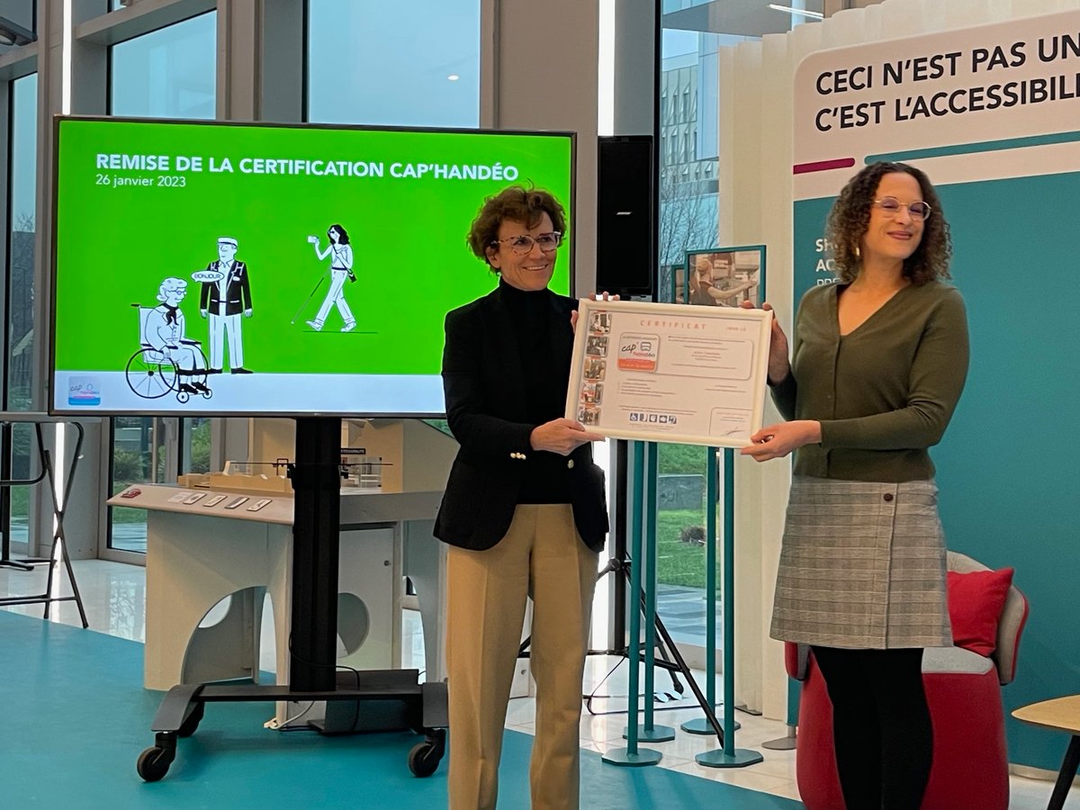 Actu_Transilien's tweet photo. #Accessibilité 🤝 #Transilien obtient la certification #CapHandéo pour une durée de 3 ans. Cette dernière récompense le travail de l'activité francilienne de @SNCFVoyageurs pour son dispositif d’accessibilité sur l’ensemble des lignes et pour le service "Accès Plus Transilien". https://t.co/YQlTTwkdjo