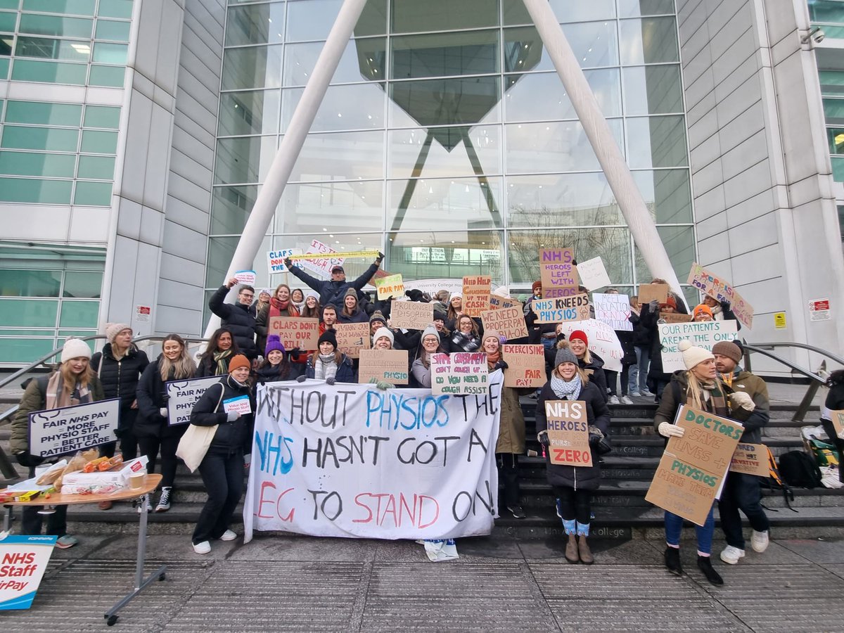 Big day for Physio’s today @thecsp, supporting our amazing profession, my colleagues and UCLH always ✊🏼💙 #strike #insolidarity #oneteam #physio