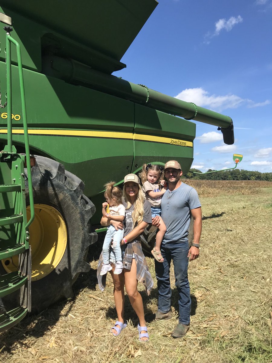 RussParker11's tweet photo. Congratulations to James Wray of Trumann for winning the corn division of the Crop Per Drop Contest. He achieved a water use efficiency of 7.47 bushels per inch on a yield of 212 bushels per acre. James is a previous winner in the soybean division. Congratulations. https://t.co/cxwlVay1Ps