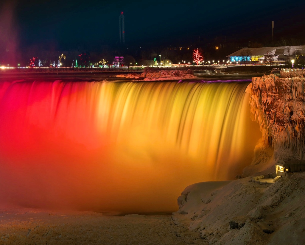 Niagara Falls will be illuminated yellow and red tonight from 10:00 p.m - 10:15 p.m in honour of National School Choice Week💛❤️ Enjoy the Falls Illumination on our live cam cliftonhill.com/niagara-falls/… #niagarafalls #fallsillumination #visitniagara