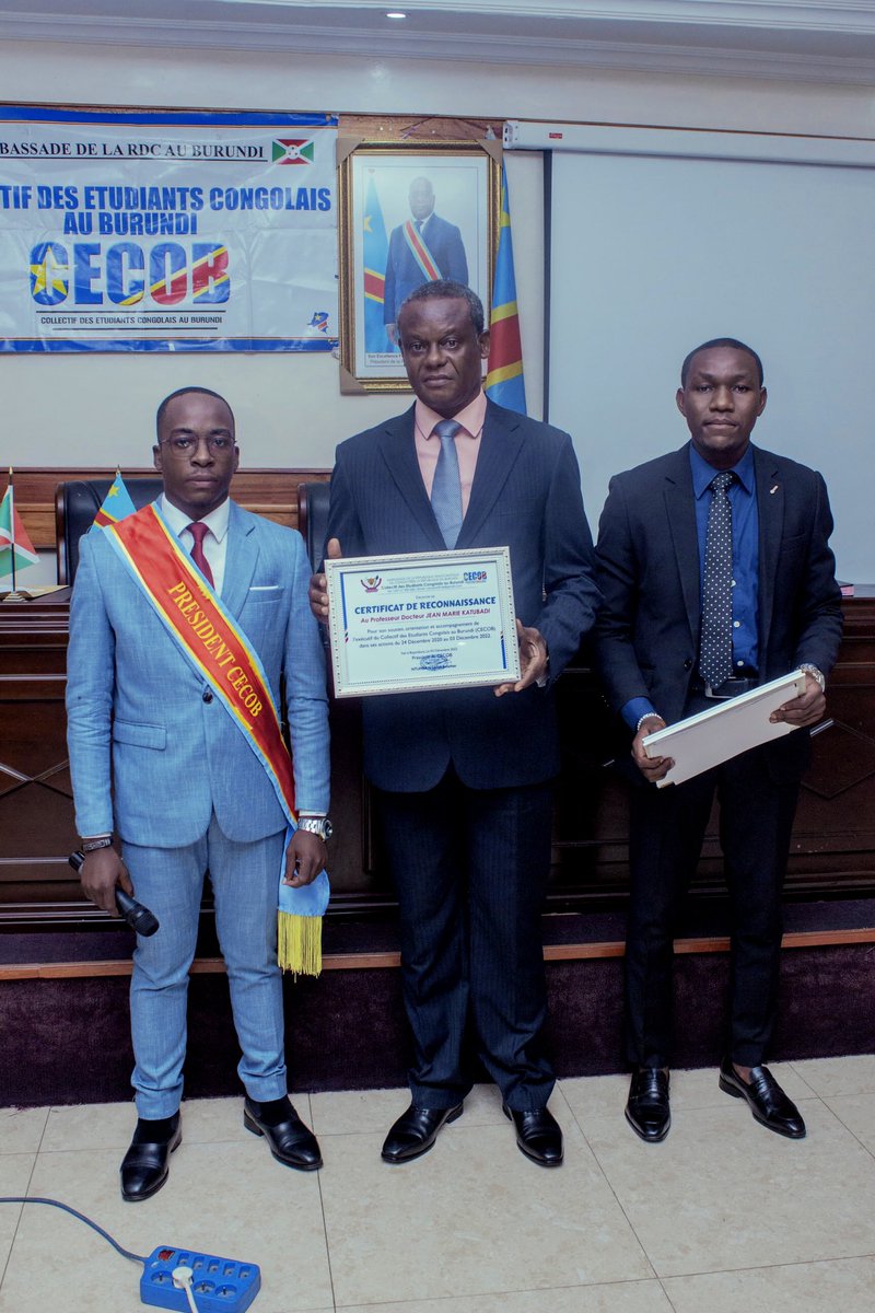 JBeneriche's tweet photo. A cette occasion nous avons manifesté notre gratitude au Prof Dr Jean-Marie KATUBADI pour son soutien, ses conseils et critiques constructives.
@politicocd @akezanet  @Presidence_RDC @MichaelTshi @DeniseNyakeru @HonoreMvula1 @KATANGACHRISTO2 @CivuadiKalanga @yalidakar https://t.co/hda8qqQKS6