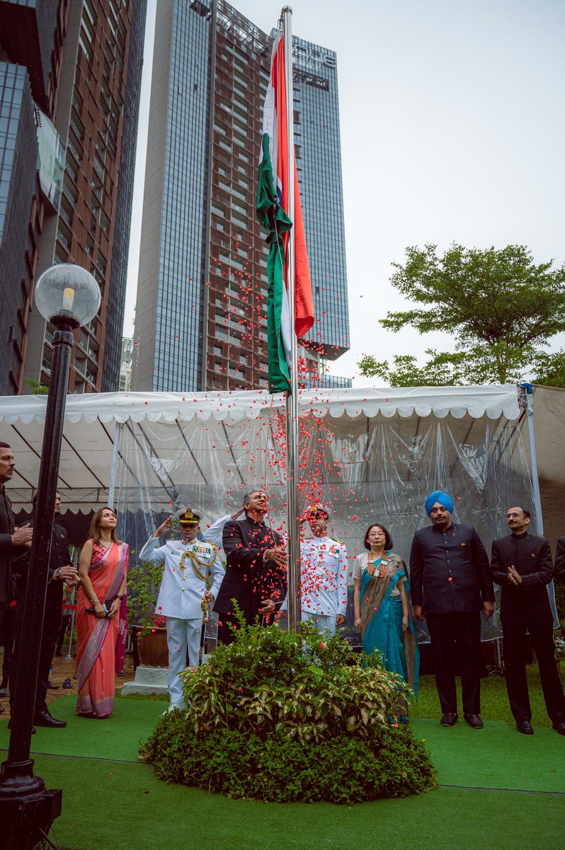 HCI_Singapore's tweet photo. @IndiainSingapor celebrated 74th 🇮🇳 #RepublicDay2023 with the flag unfurling ceremony at High Commission of India. HC  P.Kumaran read President’s address to the nation. It was followed by cultural performances by local artists and students. @MEAIndia https://t.co/AzNhIHp50E