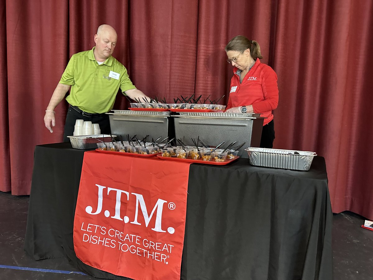 SMCPS_Food's tweet photo. Thanks to @JTM_K12 for joining us at @ems_smcps to sample their Rotini w/ meat sauce! Students have been asking for more pasta options and this one seems like a winner! #schoollunch https://t.co/umXuoXkWCu