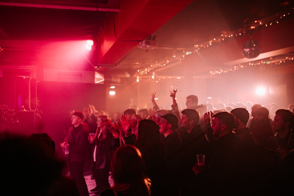 🔜 THIS SATURDAY

Humber Street Live returns on Jan 28 for a sublime evening of alt-country, soul and pop. Join us for the best live sounds on the <a href="/FruitMarketHull/">Fruit Market</a>

10pm <a href="/Mightymoonhull/">Mighty and the Moon</a>
9pm Bobby Joyce Band
8pm Kristian Eastwood
7pm DJ Jamie Eastwood

🎟 bit.ly/HumberStreetLi…