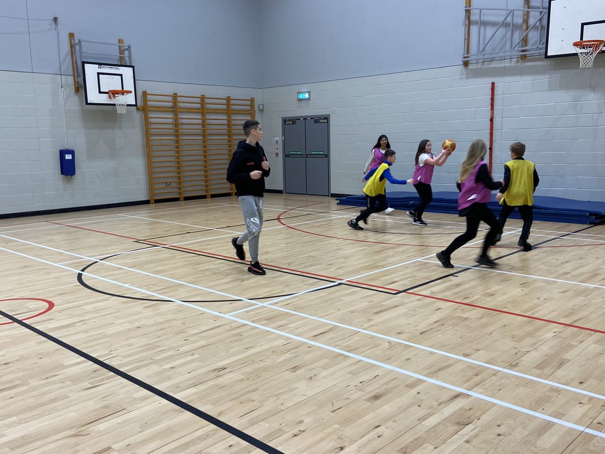 PePrestwick's tweet photo. πGreat to have our P7βs from @HeathfieldPS over this afternoon for some Basketball coaching by our N5 Sport &Rec pupils @pwkacademy π₯βΉπ»ββοΈβΉοΈββοΈππ» #Buildingconfidence #Developingleadership Well done everyoneππ»ππ»π https://t.co/ROMph8dMEM