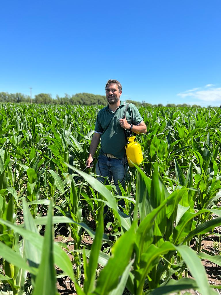 0922e4bb2fa045b's tweet photo. 🌽 @ALZ_Agro @semillasnord hoy estuvimos con @JuliPomba_ @matiastesta_ia emprolijando y poniendo a punto el #ALZ360 que vamos a tener en la localidad de #Gigena para mostrar nuestro hibridos a nuestros distribuidores y productores de la zona. https://t.co/35AJjk43Pz