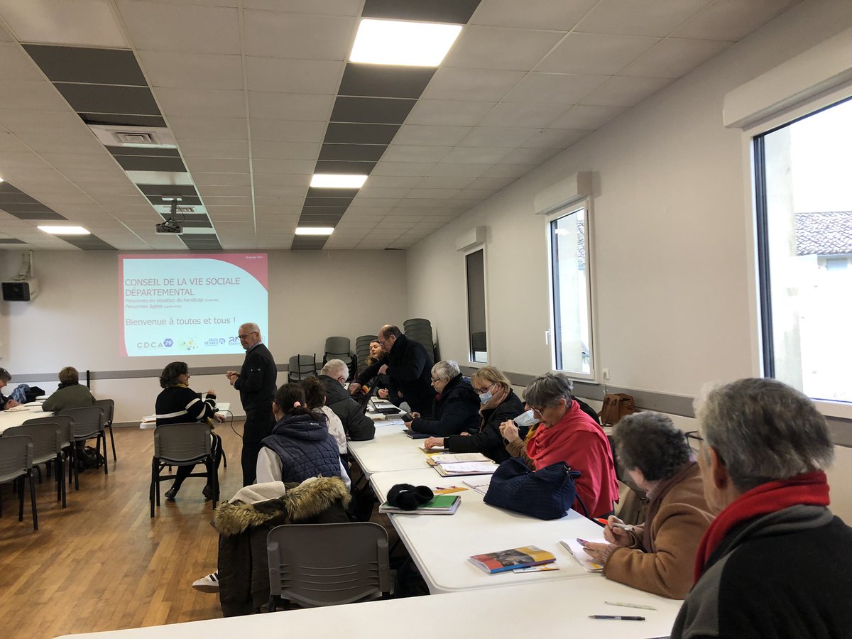 ARS_NA_DD79's tweet photo. Réunion #CVSD PA et PH ce jour sur impulsion du #CDCA79 et #CTS79. Au programme échanges avec les usagers et présentation des nouvelles dispositions du décret d’avril 2022 sur le renforcement des CVS dans chaque ESMS. https://t.co/UhQxtKourM
