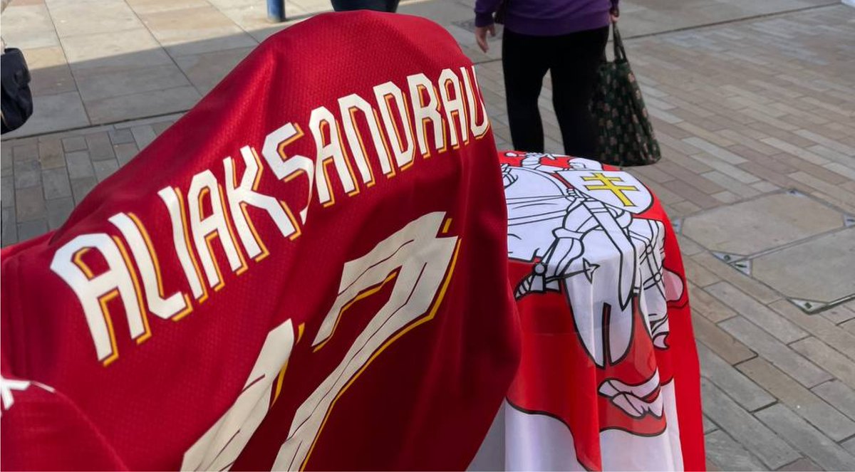 BYSOL is holding a special charity raffle in honor of Andrei Alexandrov, a beloved Belarusian journalist unjustly detained. Show your support by entering to win an exclusive Liverpool jersey with Alexandrov &amp; #27. #JusticeForAndrei

bysol.org/en/initiatives…

#BYSOLDraw #GiveBack