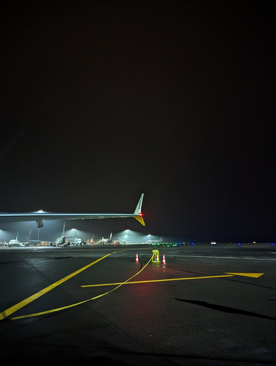 OGoldenLee's tweet photo. Newly fitted yellow winglets on our Ryanair flight as well as a matching hotel. #Headache Nantes 🇫🇷 https://t.co/ryOTRTYnTd