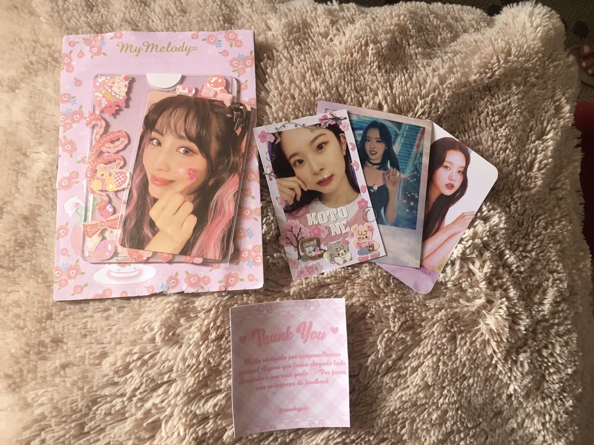 Feedback positivo para @newhypie  que me vendeu a tão sonhada momo draculaura,veio tudo muito bem embalado e com esses brindes lindíssimos,muito obrigada amg!💕✨