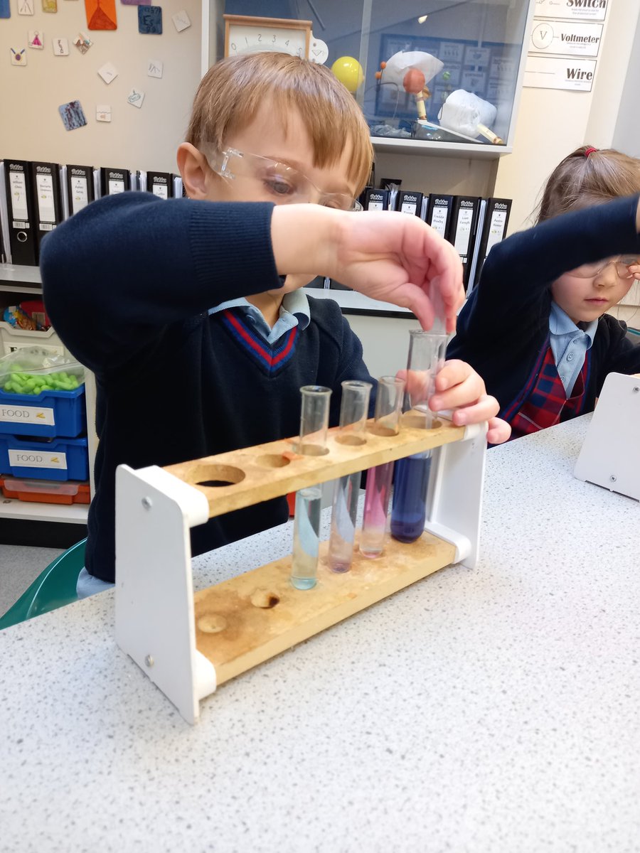 OPSScience's tweet image. More of our inspiration labs on this week in visiting reception and kindy! We&apos;ve made colouring changing potions as part of our fairy tales and made marshmellow constellations! @OPS_OratoryPrep #stemeducation #inspire