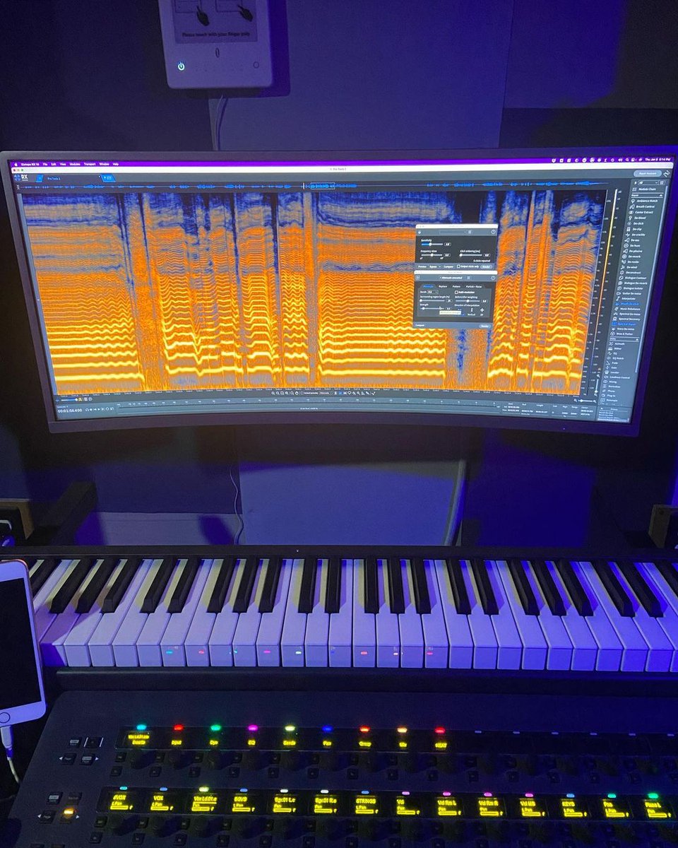Tell us about what inspired your last track! 🎶 #RX
📸 - willmix.studio