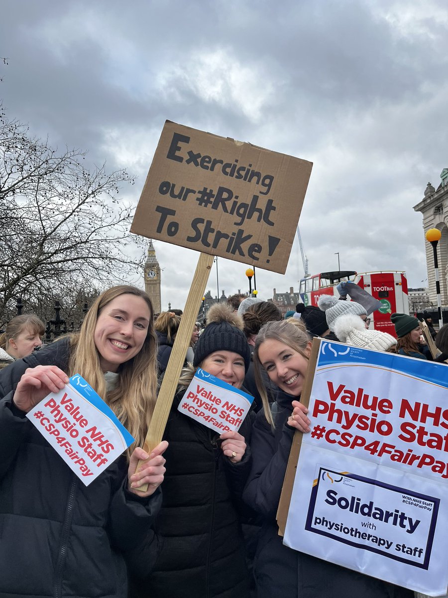 Melissa_Cleese's tweet image. Striking today with all of my wonderful physios colleagues for fair pay and better working conditions #CSP4FairPay