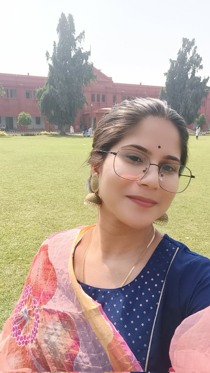 Aaj hum ush mod pe fir gaye the jahan tumse har dam mulakat hote the par aaj wahan hum akele khade the 😜✨