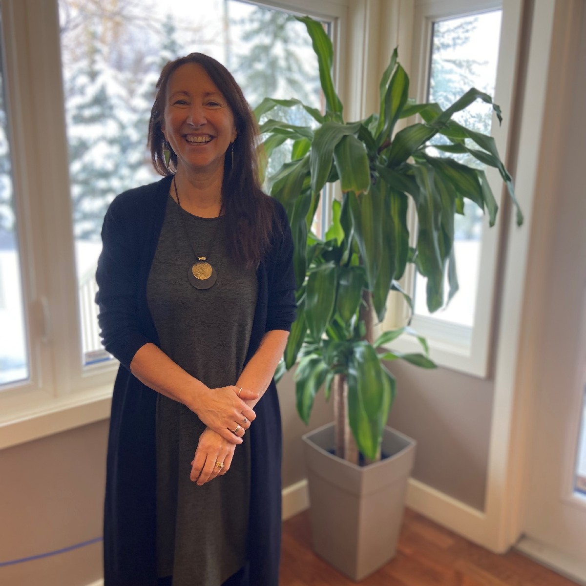 Meet our new Community Health Promoter, Jill Burns! A registered nurse in the UK, after moving to Canada, Jill became a registered dietitian. She is completing a Master of Public Health and will be leading equity-centred programs that are meaningful for the local community.