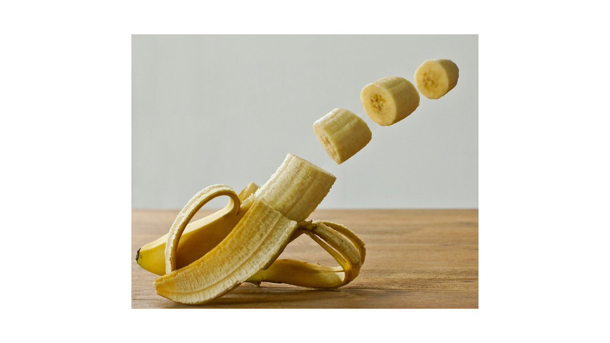 MarwaAhmedAmin1's tweet photo. Eating bananas at night! Yes, it's full of Magnesium to relax your body and Tryptophan to help secrete melatonin to sleep, and it is yummy! #MARK1051 #iREG #dietrysupplements #B423 https://t.co/wrpBSYnf8X
