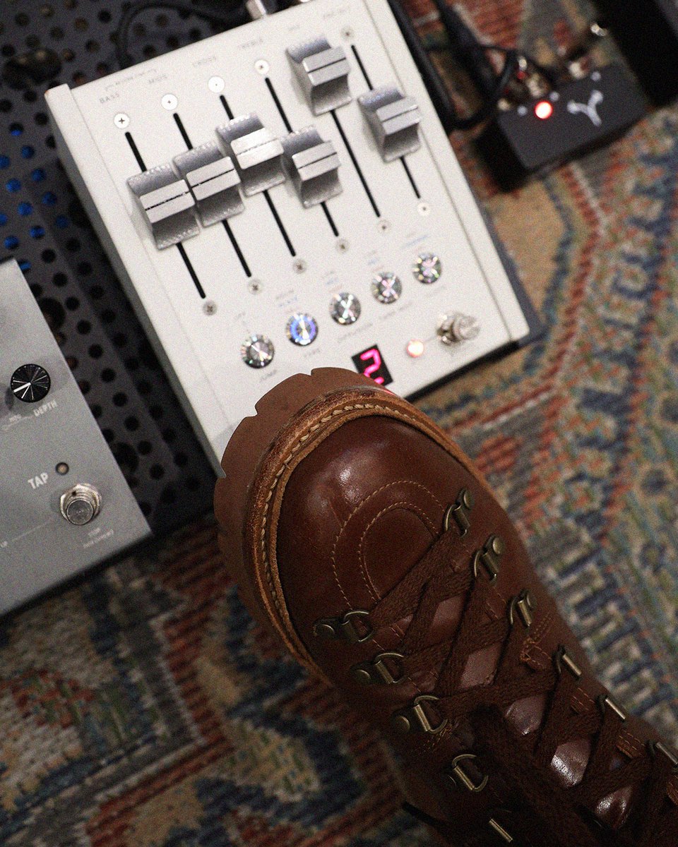 Mary Spender (@maryspender) on Twitter photo Strong pedal and boot game going on during these recording sessions
Pedal by <a href="/chasebliss/">chase bliss</a>
Boots by <a href="/grensonshoes/">Grenson Shoes</a>
I’d love you to sign up to my newsletter and tell me where to tour the album in 2024 here:
maryspender.com/tour Strong pedal and boot game going on during these recording sessions
Pedal by <a href="/chasebliss/">chase bliss</a>
Boots by <a href="/grensonshoes/">Grenson Shoes</a>
I’d love you to sign up to my newsletter and tell me where to tour the album in 2024 here:
maryspender.com/tour
