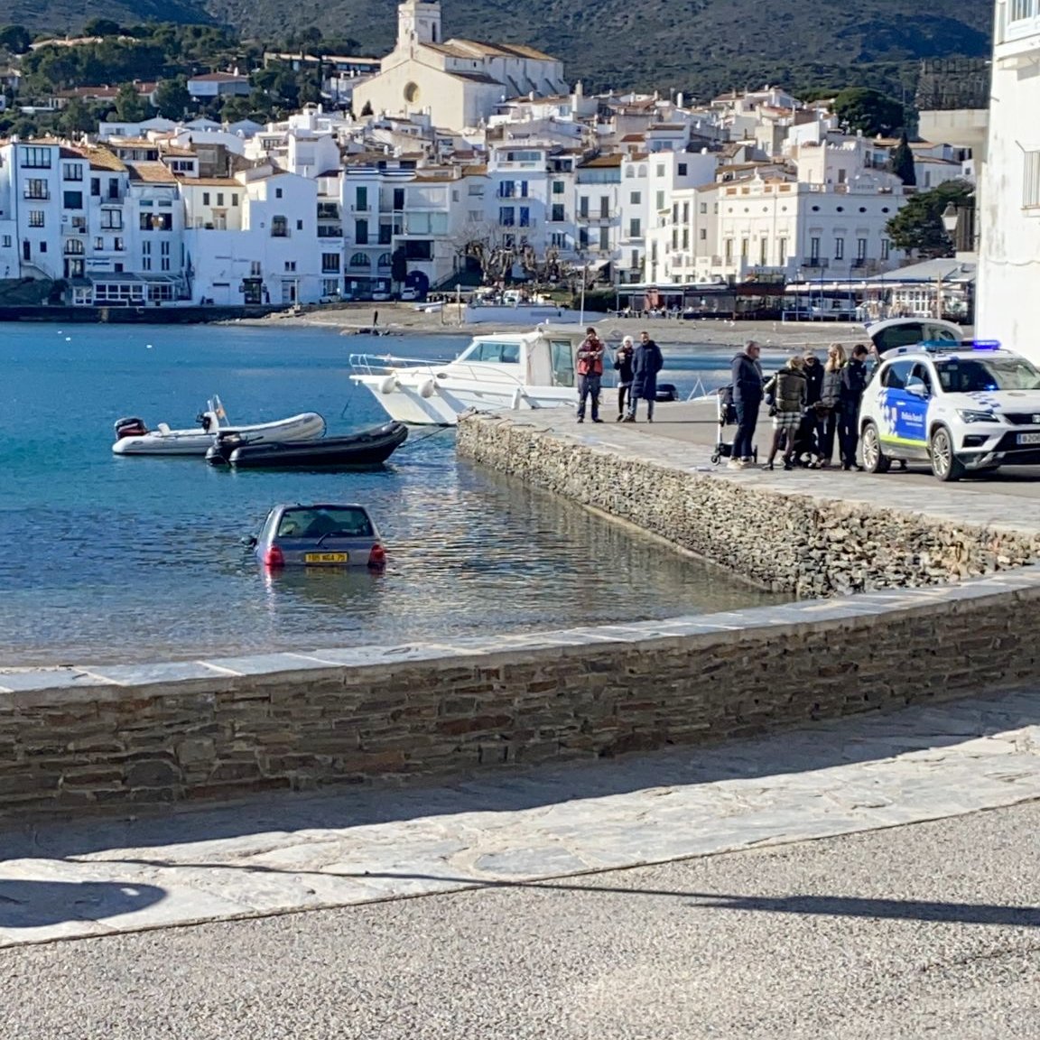 Un Twingo acaba metido en el mar

Cadaqués, Gerona