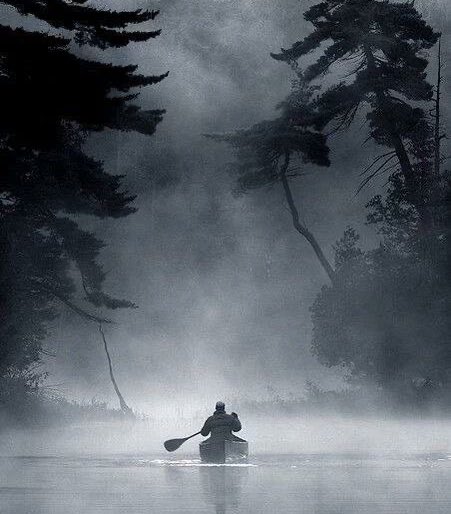 Ali_muthaffer19's tweet photo. لا ترجئينِي إلى ظِلٍّ أُحادثهُ
في وِحدتِي أَشتمُ الأحزَانَ والكدَرَا

ذريني في الهوى طفلاً أتيهُ به
كفُلكٍ عاندَ الأمواج والسفرا

#ابن_المظفر https://t.co/Gt6xDZoe0s