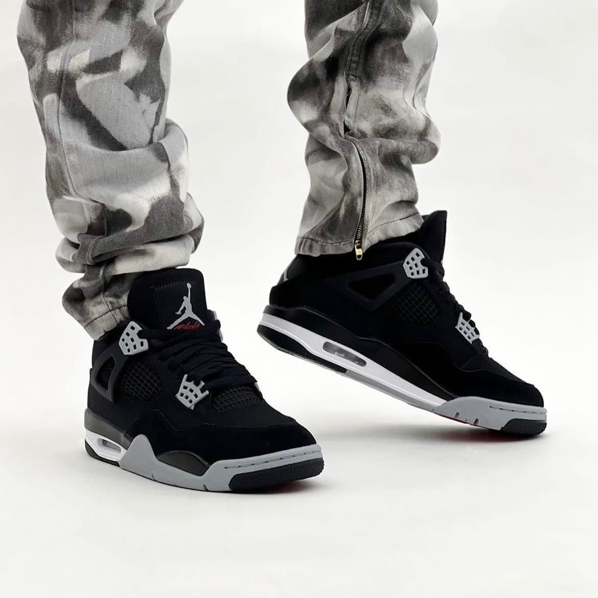 Hypestrikeng's tweet photo. AIR JORDAN 4 “BLACK CANVAS🖤” 40-47💢just N37,000‼️‼️
#BBTitans2023 #KanagaJnr #queueforpvc #Queueforfuel #Lagos #portable #yemiandkhosi https://t.co/mUJiIf9HWd