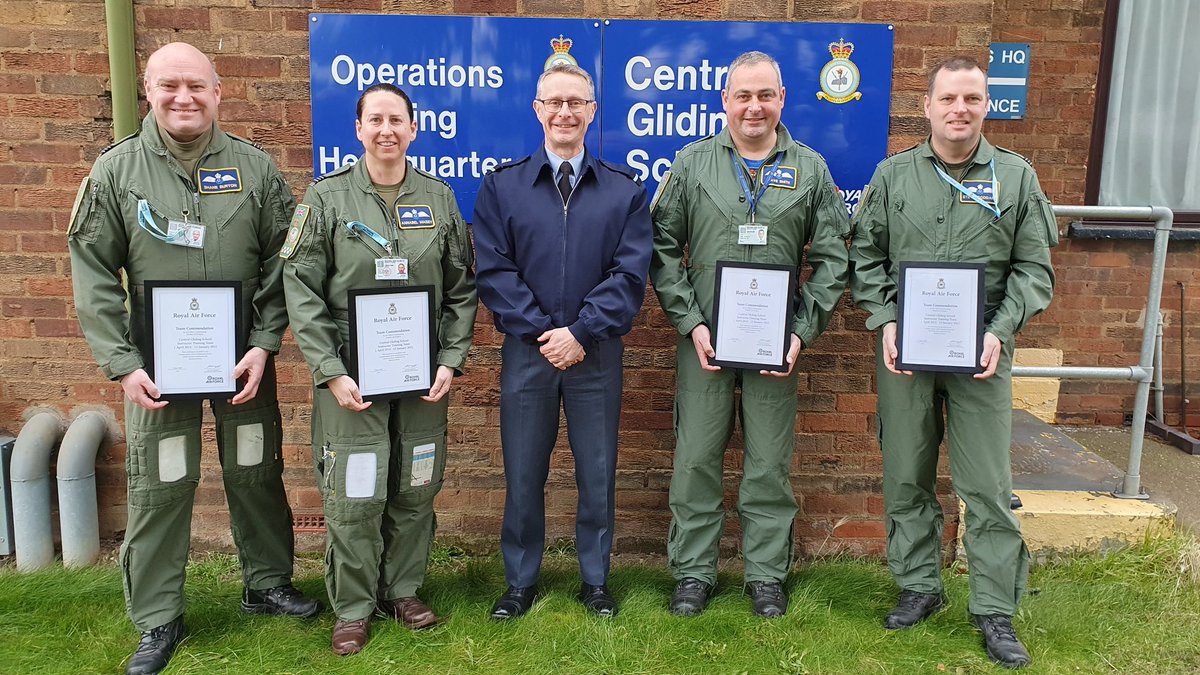 fts_2's tweet image. Congratulations to @CGS's Sean Link, Charlie Delaney, Martyn Pike, Shane Burton, Annabel Maisey, Dave Smith and Steve Goddard who received their AOC 22 Gp Team Commendation which was awarded to the CGS Instructor Training Flight last year. Many thanks to @ComdtAC for presenting.
