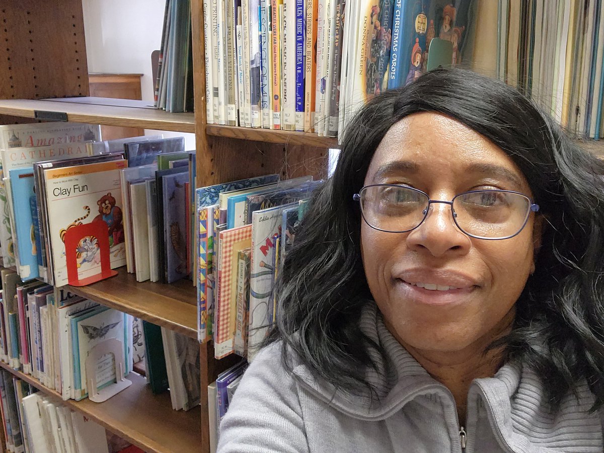 LogueLibrary's tweet image. #ShelfieDay Logue Library pics from yesterday&apos;s Shelfie Day!