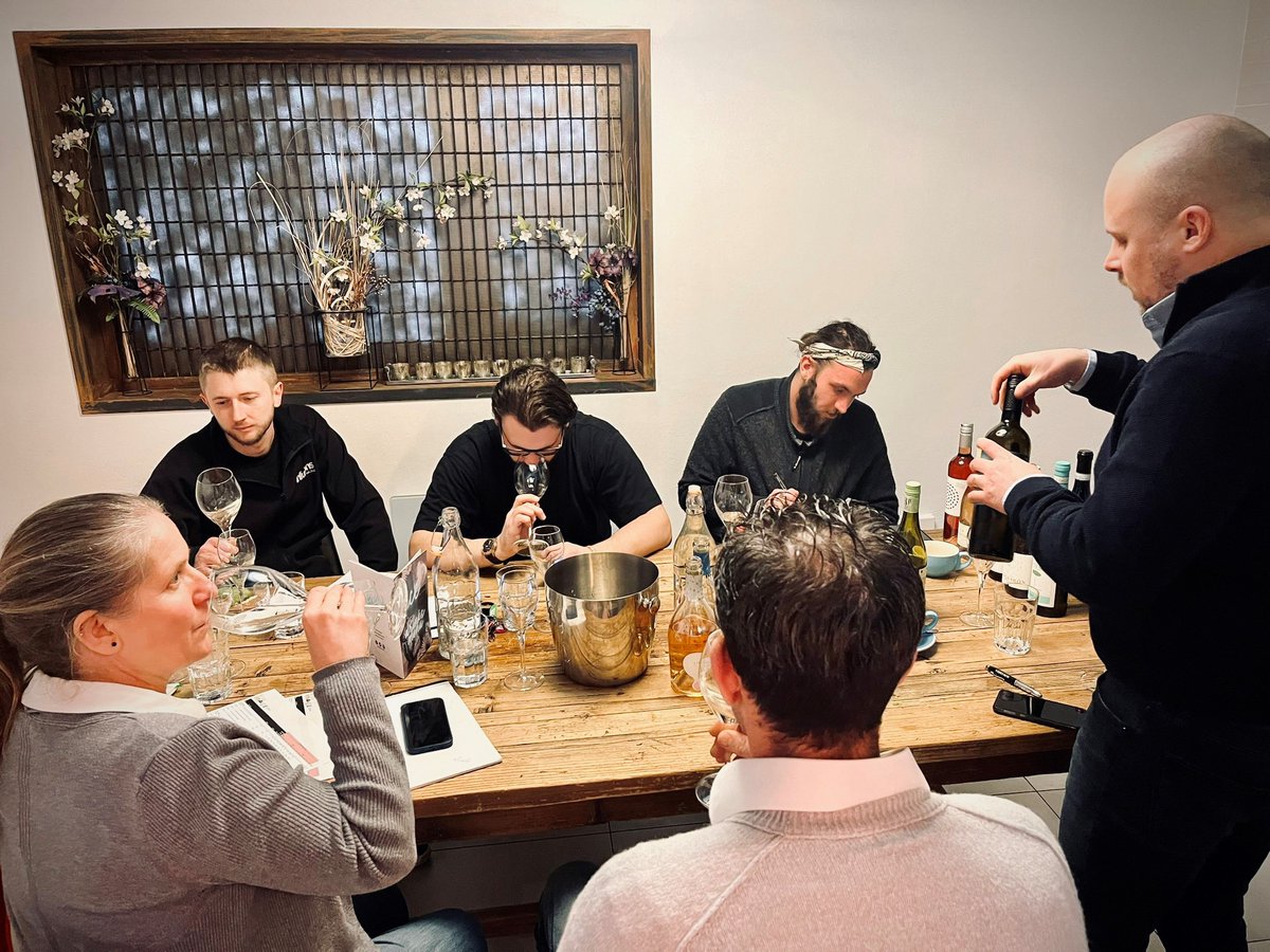 ICEsuffolk's tweet image. Delicious, enjoyable and informative wine tasting experience this afternoon with @ed_thewineman and @hgwines for our new menu!

#exciting #menudevelopment #winetasting #winetime #tastingwine #winelover #winepairing #cheers