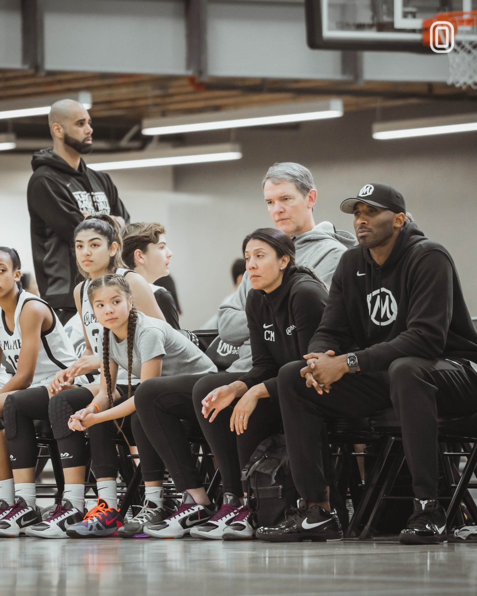 stayjiggyizzy's tweet photo. Dear Coach Bryant, 
It’s been tough lately but I know somehow you always show up for me and the days I feel like it’s too much I remember the times you saw me frustrated because I didn’t understand the triangle offense “Jigg brick by brick you can’t build a house in one day” 🐍🕊️ https://t.co/7POFnoVJhs