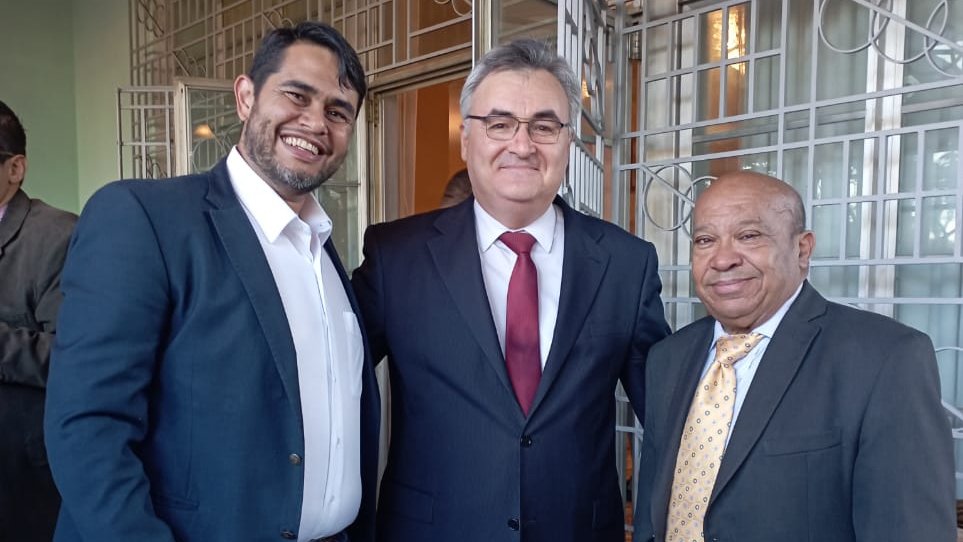 EmbSergio's tweet photo. Junto con @kennedymoralesv nos reunimos con los egresados de la universidades rusas y soviéticas el Día de Santa Tatiana - el Día de Estudiante en Rusia - para compartir recuerdos de los años estudiantiles y planificar el desarrollo de los contactos culturales y educativos🇷🇺🤝🇻🇪 https://t.co/mRi2eaUT6a