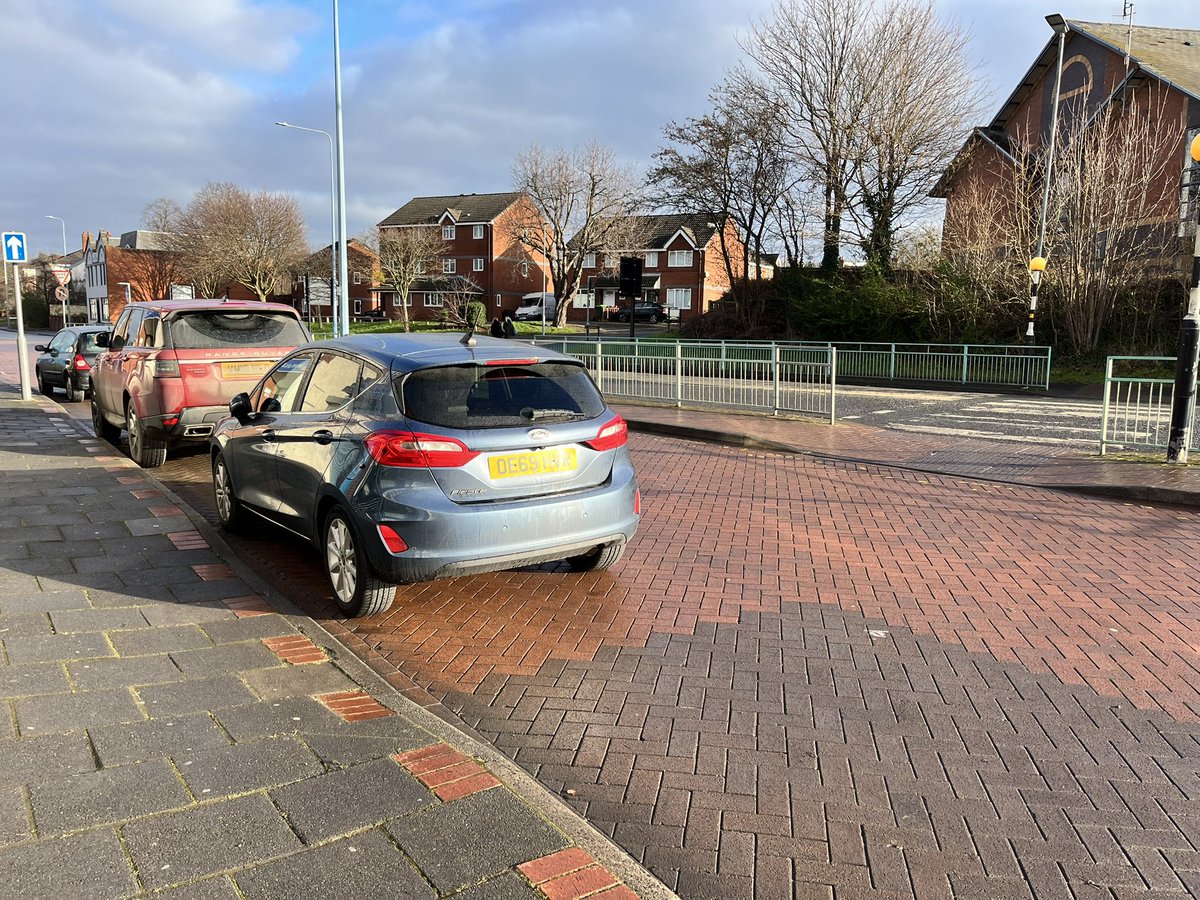 selfishparkers's tweet photo. Same spot, different car.
Not enough space for a wheelchair, leads directly from crossing with tactile pavers.
#illegalparking #selfishparking #ableism #wheelchairaccess #disabledaccess #buggyaccess #DisabilityRights #sandwell #rowleyregis https://t.co/rleGu3IyHD