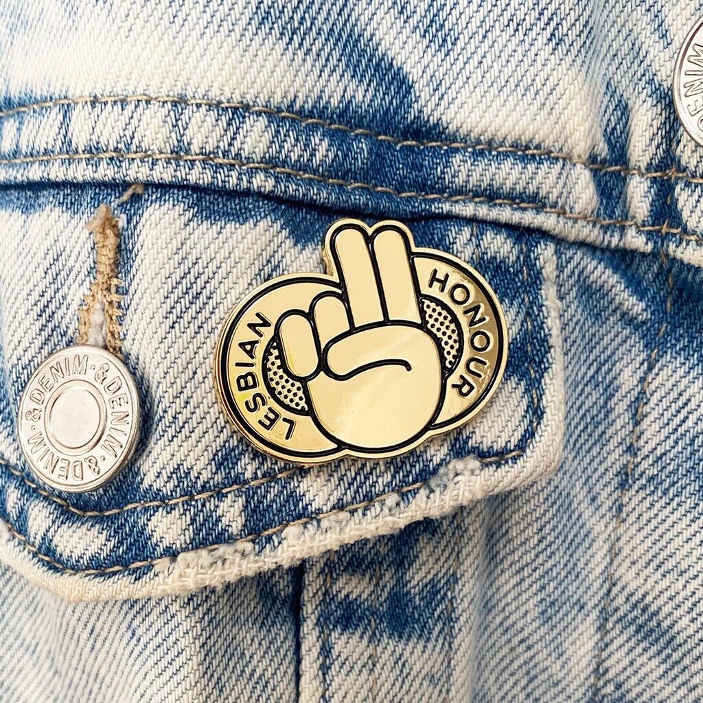 Discount available on selected pins like this until the end of Jan. Don’t miss out! Head over to our sale to make the most of the last few days!​​​​​​​​
​​​​​​​​
 #TwoGirlsCo #LesbianHonour #LesbianPride #LGBT #GoldAndBlack #Reward #EnamelPin #Cute #Prid… instagr.am/p/Cn4hyWqucCJ/