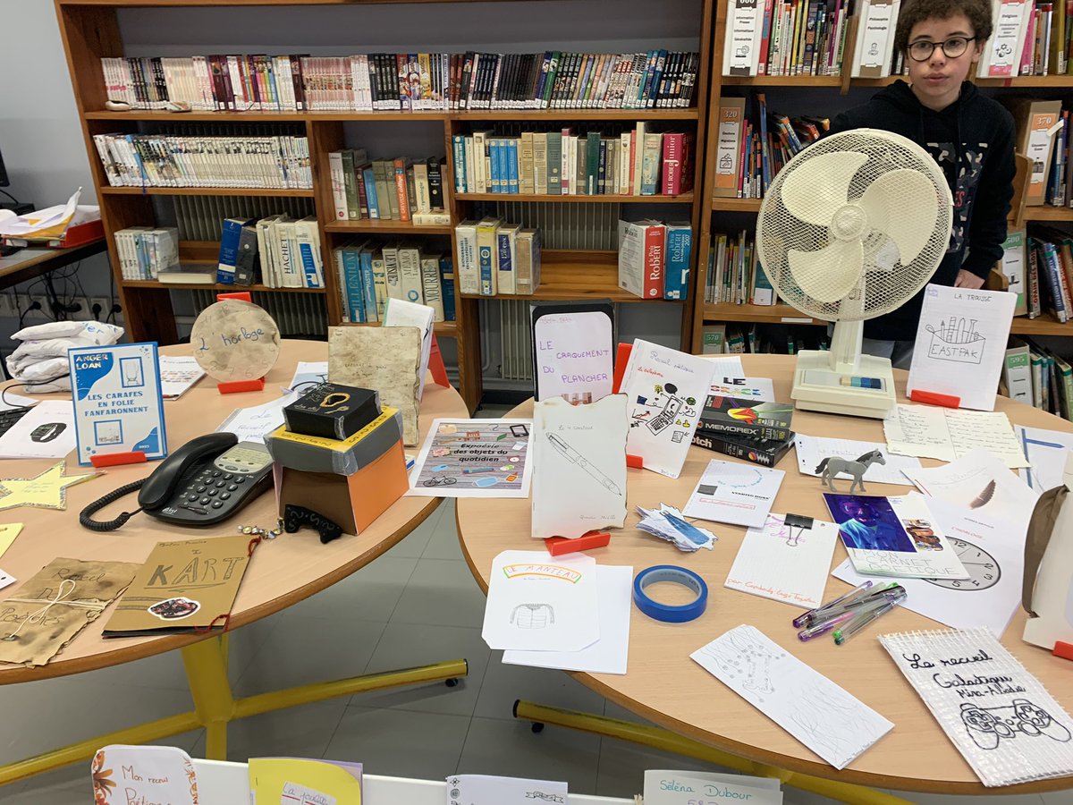 Quand les élèves de 5c détournent les objets du quotidien cela donne une “expoesie”au CDI, preuve que la poésie est un étonnement toujours vivant. Merci à Mme Bonnet professeure de lettres et à Mme Lacoste, professeure documentaliste pour cette belle initiative.<a href="/ClgJJRousseau82/">Collège Jean-Jacques Rousseau</a>