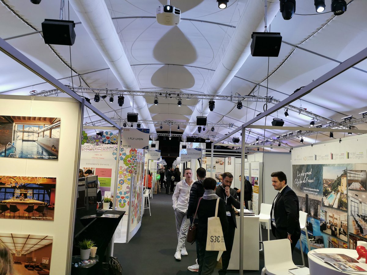 CMinicillo's tweet photo. Le Crédit Agricole Centre-Est présent au salon du tourisme d'affaires et de l'événementiel. Rencontre des partenaires et offres proposées. Des échanges riches et conviviaux #cacentrest Crédit agricole Centre-est #salonsbelyon #sbe2023 #doublemixte #hotelintercontinal https://t.co/YdUmoxJ326